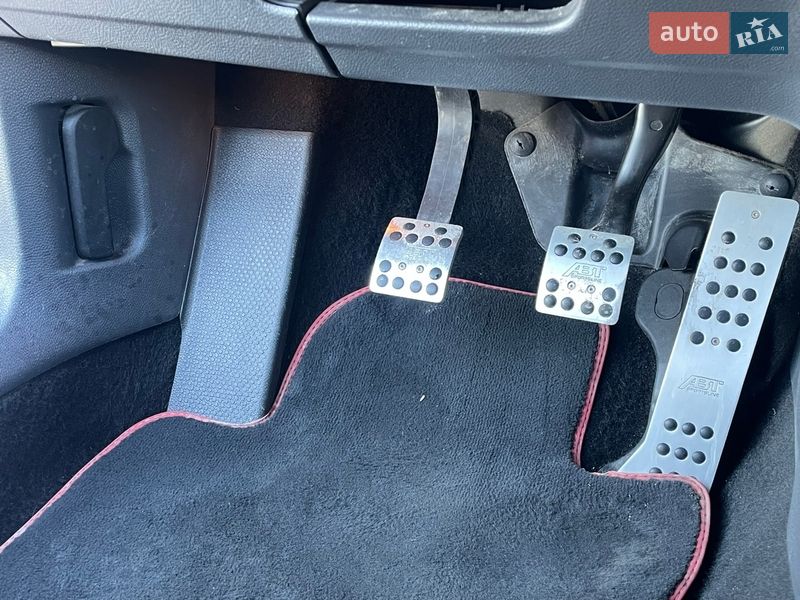 Хэтчбек Volkswagen Golf 2009 в Житомире