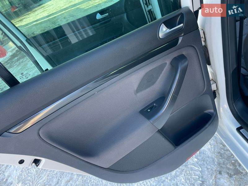 Хэтчбек Volkswagen Golf 2009 в Житомире