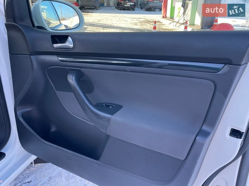 Хэтчбек Volkswagen Golf 2009 в Житомире