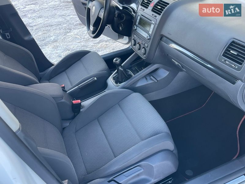 Хэтчбек Volkswagen Golf 2009 в Житомире