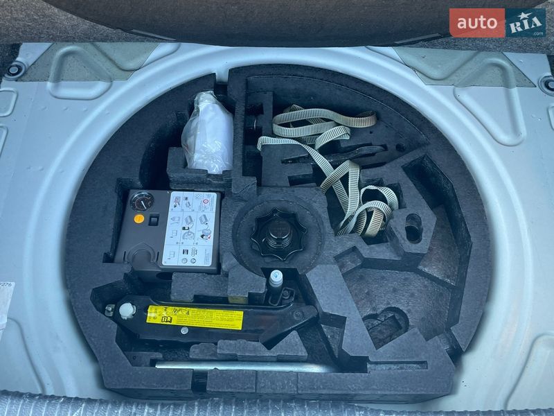 Хэтчбек Volkswagen Golf 2009 в Житомире