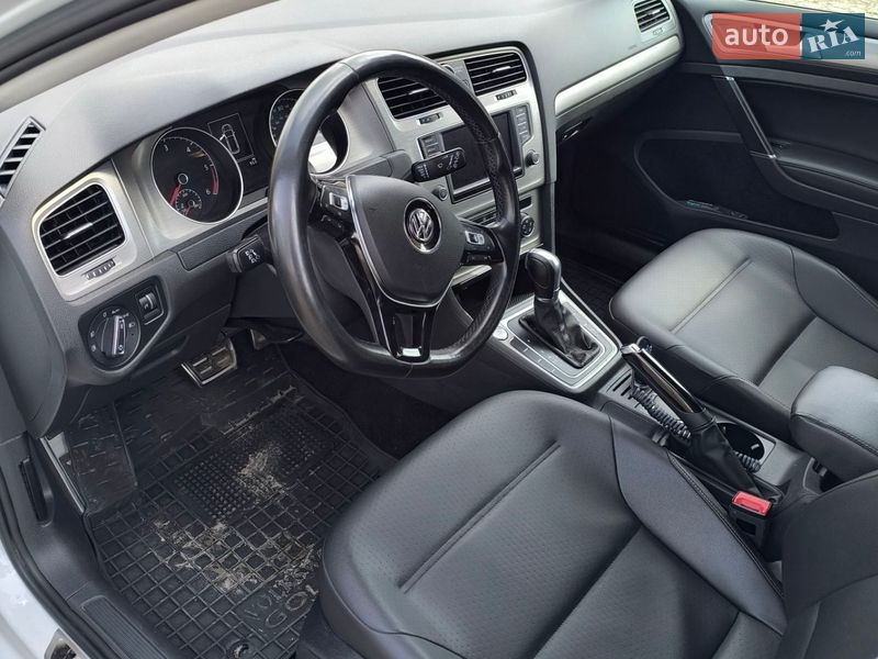 Универсал Volkswagen Golf 2015 в Сумах