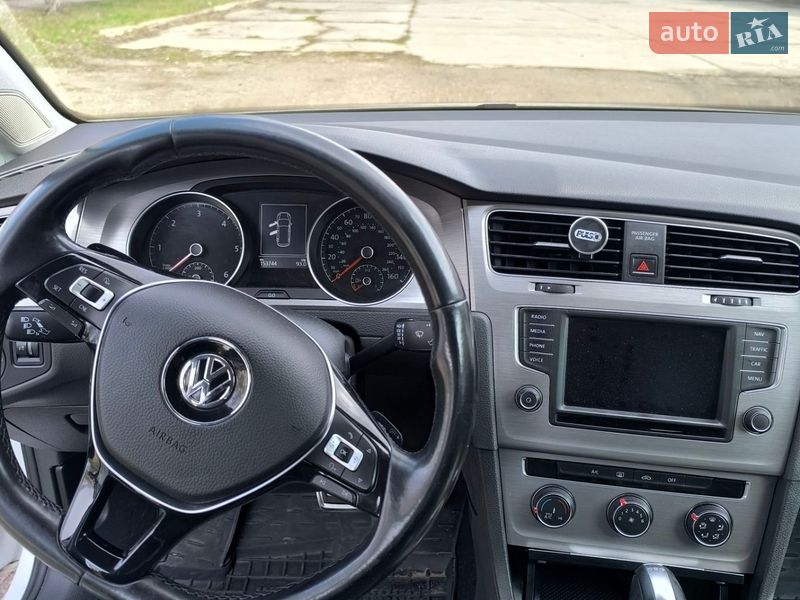 Универсал Volkswagen Golf 2015 в Сумах
