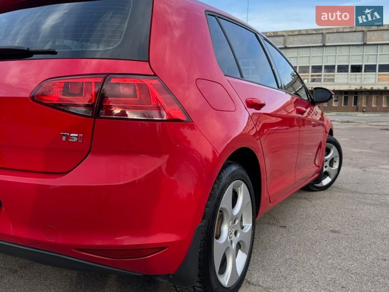 Хэтчбек Volkswagen Golf 2017 в Кропивницком