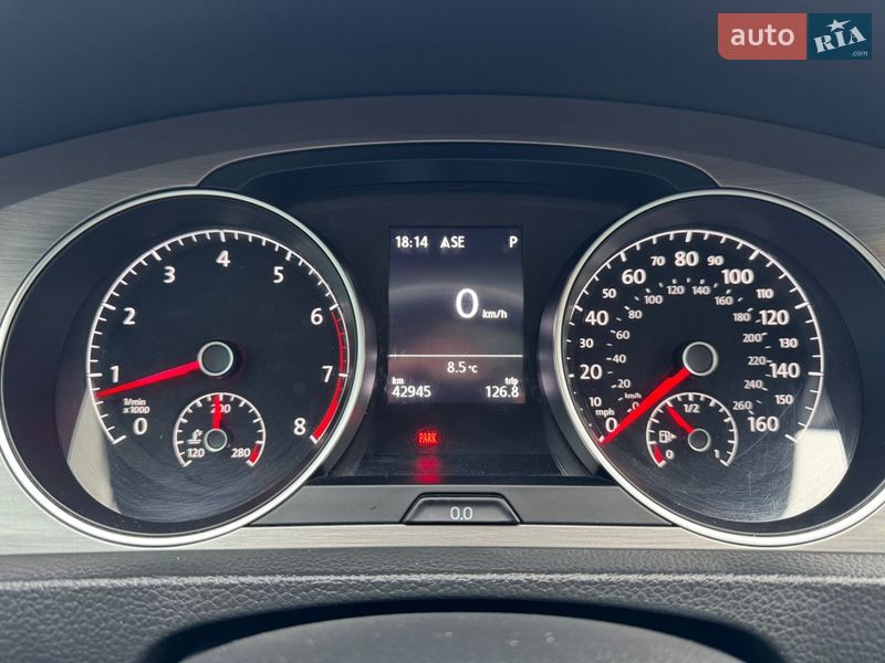 Хэтчбек Volkswagen Golf 2017 в Кропивницком