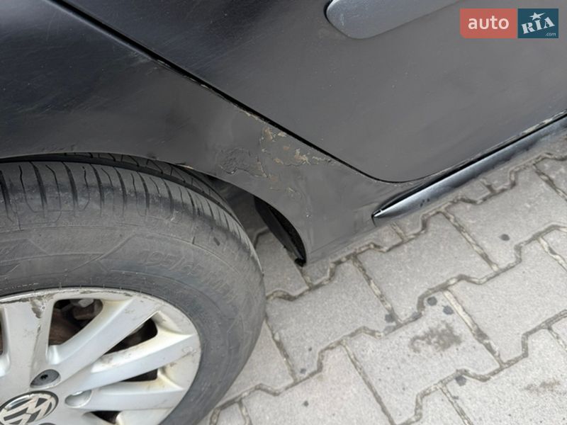 Хэтчбек Volkswagen Golf 2009 в Киеве