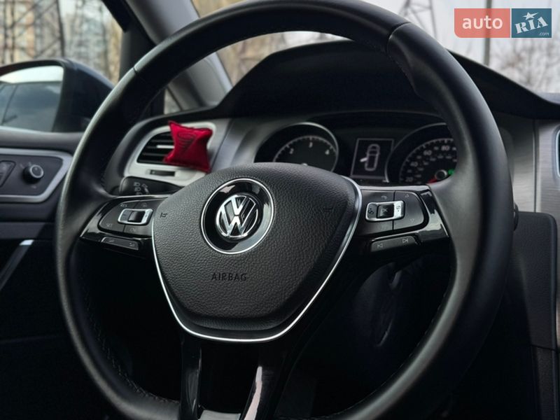 Универсал Volkswagen Golf 2015 в Киеве