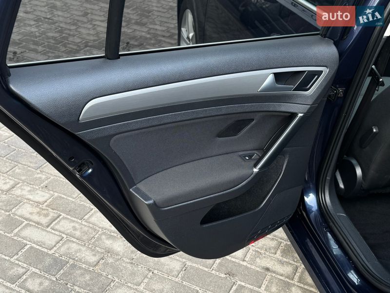 Универсал Volkswagen Golf 2015 в Киеве