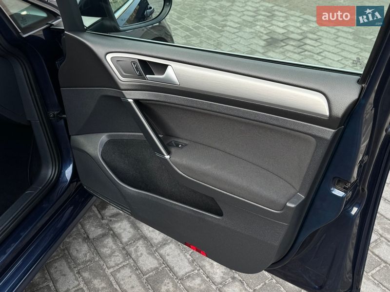 Универсал Volkswagen Golf 2015 в Киеве