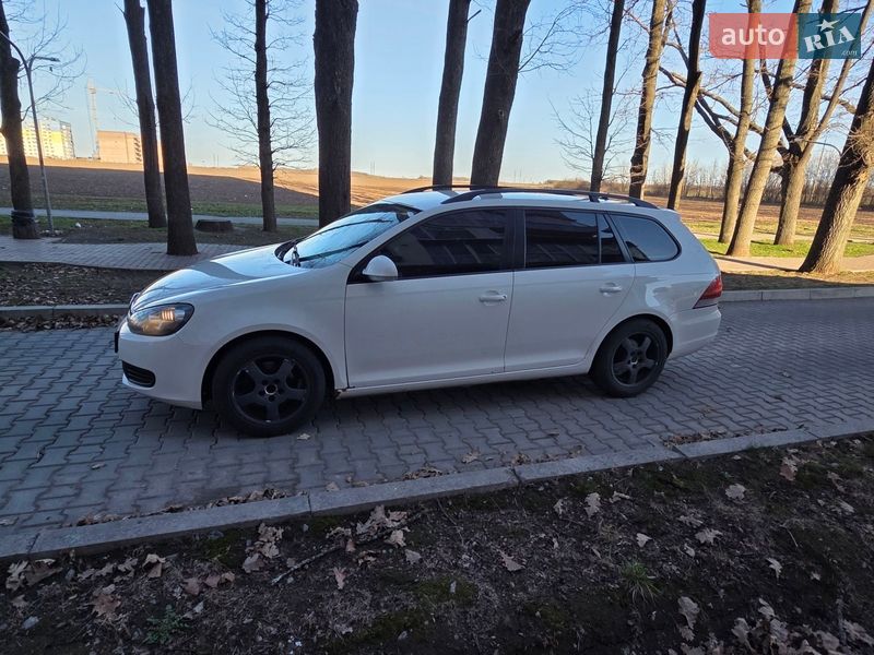 Универсал Volkswagen Golf 2010 в Полтаве