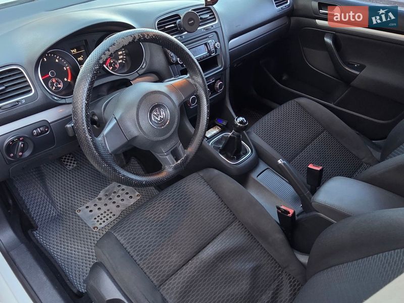 Универсал Volkswagen Golf 2010 в Полтаве