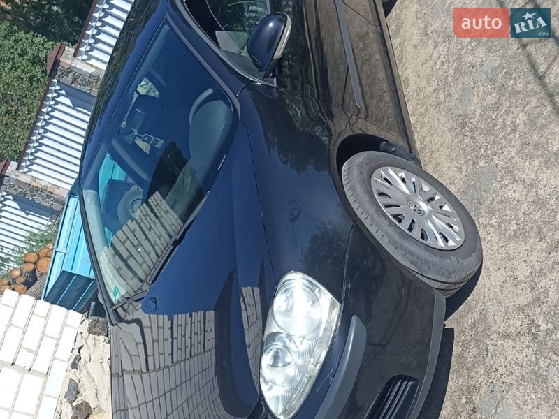 Хэтчбек Volkswagen Golf 2006 в Гайвороне