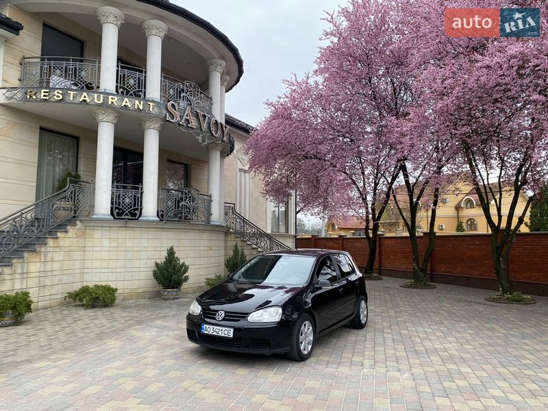 Хетчбек Volkswagen Golf 2005 в Мукачевому