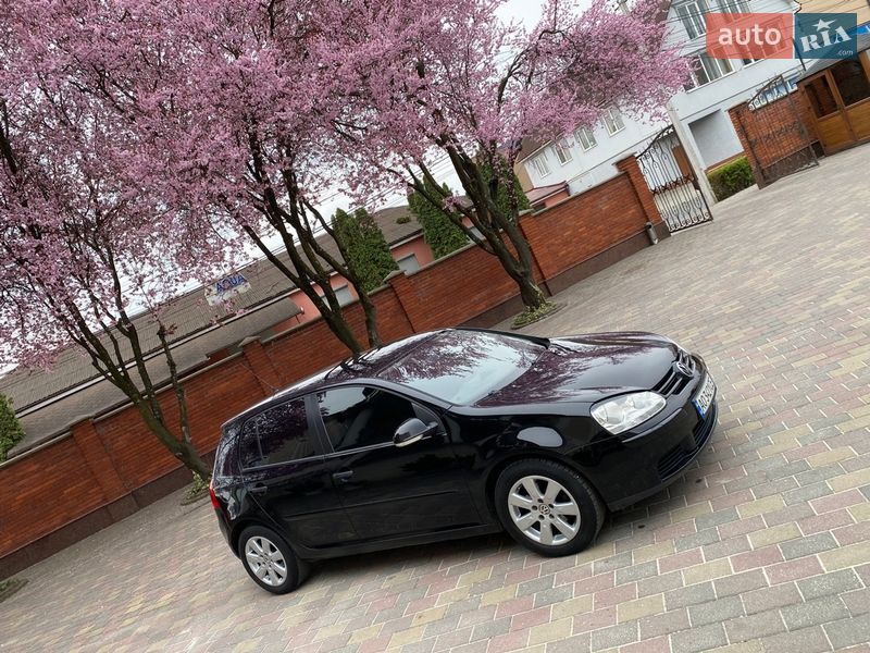 Хетчбек Volkswagen Golf 2005 в Мукачевому