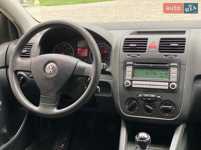 Хетчбек Volkswagen Golf 2005 в Мукачевому