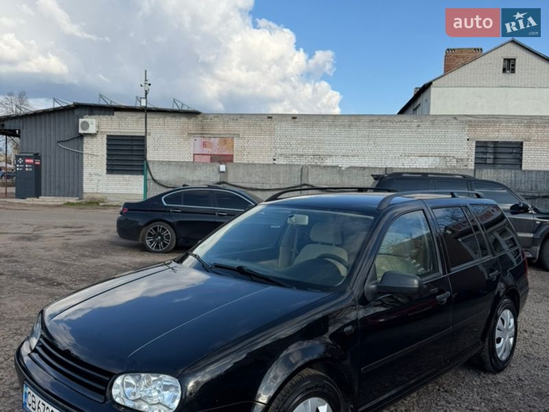 Универсал Volkswagen Golf 2001 в Чернигове