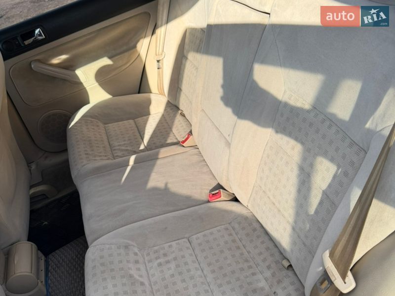 Универсал Volkswagen Golf 2001 в Чернигове