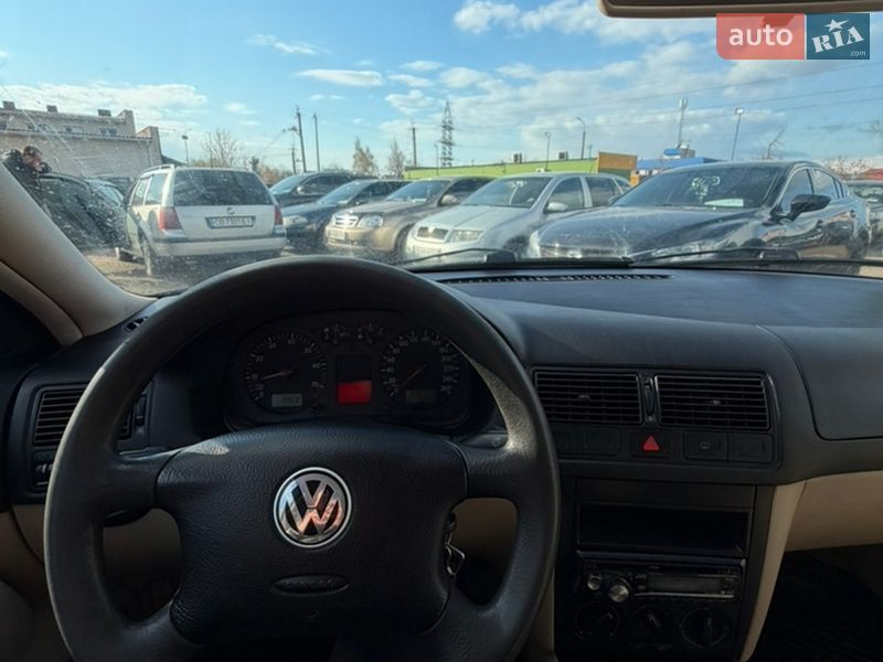 Универсал Volkswagen Golf 2001 в Чернигове