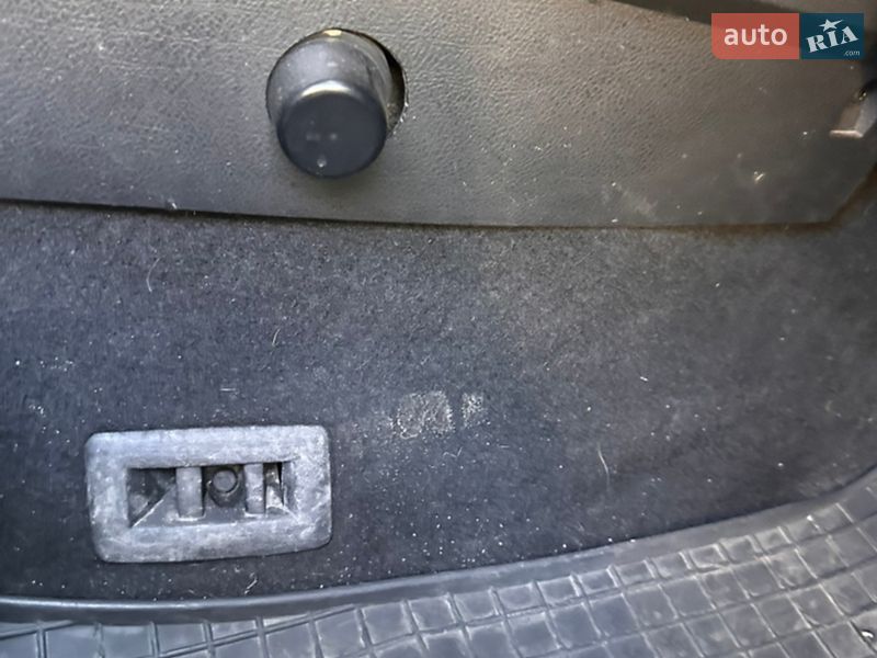 Хэтчбек Volkswagen Golf 2002 в Виннице