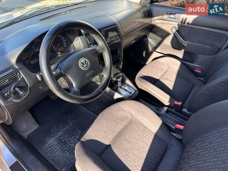 Хэтчбек Volkswagen Golf 2002 в Виннице