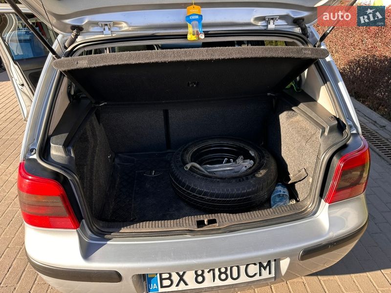 Хэтчбек Volkswagen Golf 2002 в Виннице