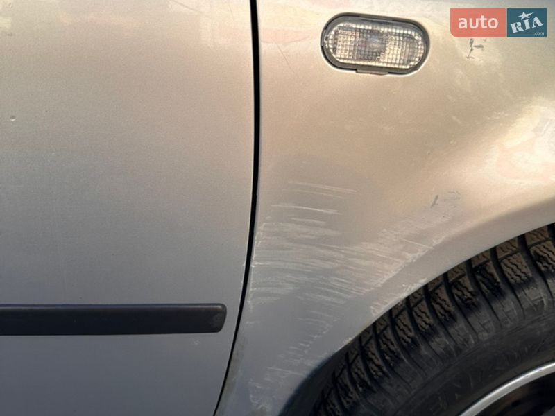 Хэтчбек Volkswagen Golf 2002 в Виннице