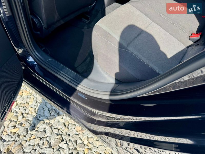 Хэтчбек Volkswagen Golf 2017 в Черновцах