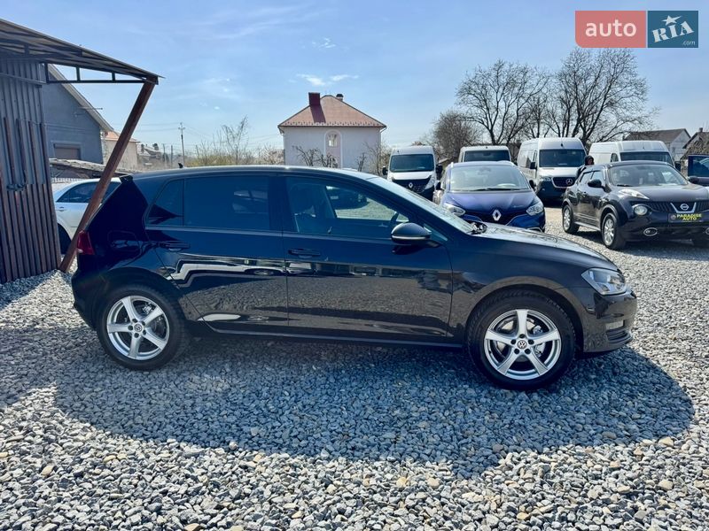 Хэтчбек Volkswagen Golf 2017 в Черновцах