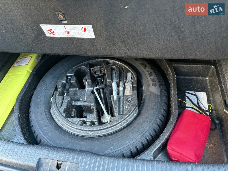 Хэтчбек Volkswagen Golf 2005 в Киеве