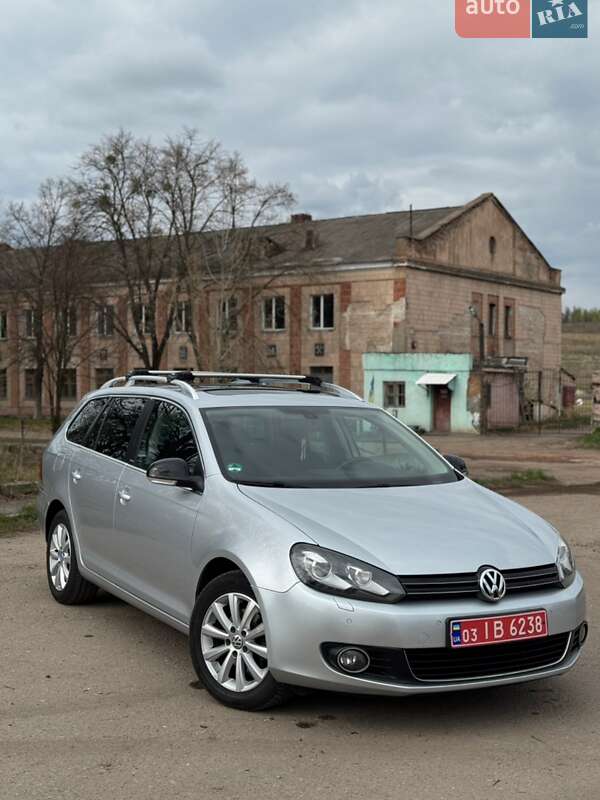 Универсал Volkswagen Golf 2012 в Нововолынске