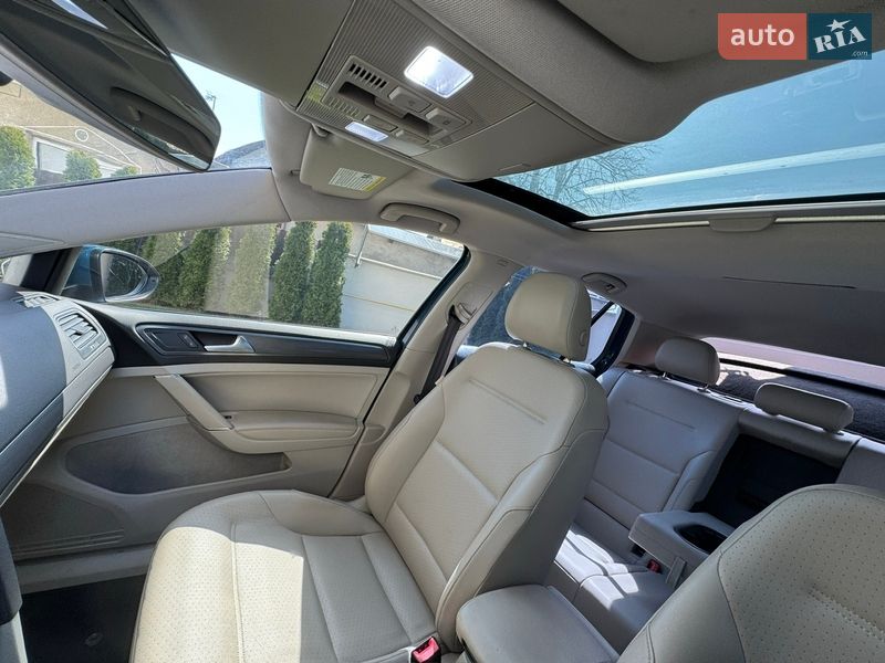 Хэтчбек Volkswagen Golf 2019 в Ивано-Франковске