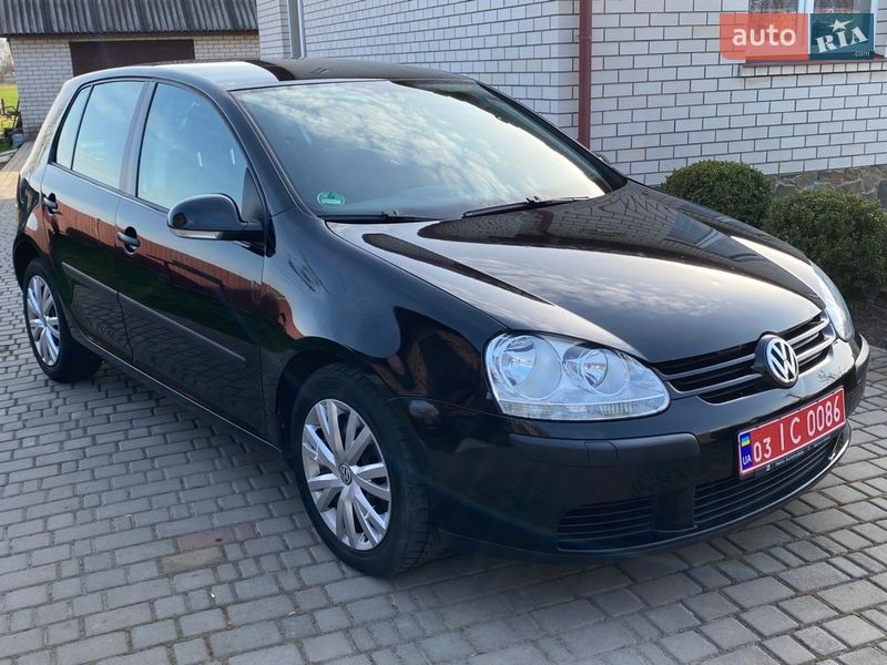 Хэтчбек Volkswagen Golf 2004 в Луцке