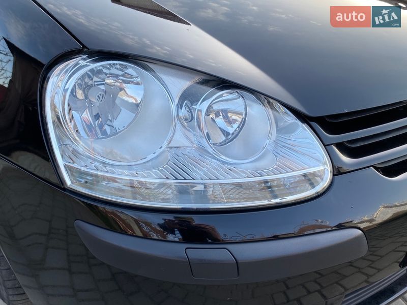 Хэтчбек Volkswagen Golf 2004 в Луцке