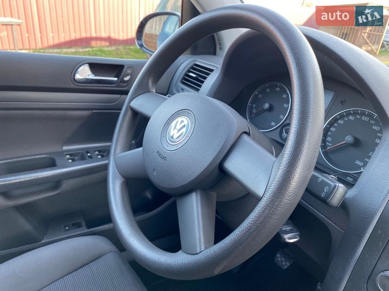 Хэтчбек Volkswagen Golf 2004 в Луцке