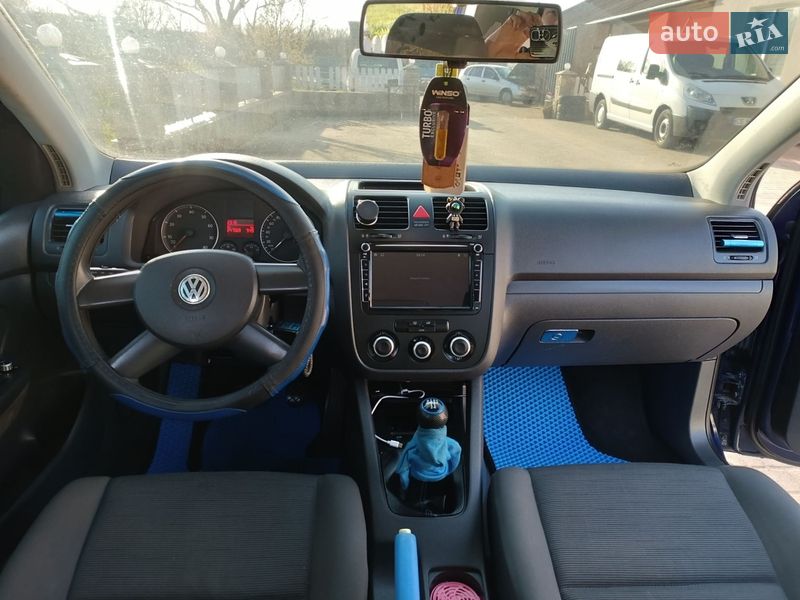 Хэтчбек Volkswagen Golf 2005 в Новой Ушице