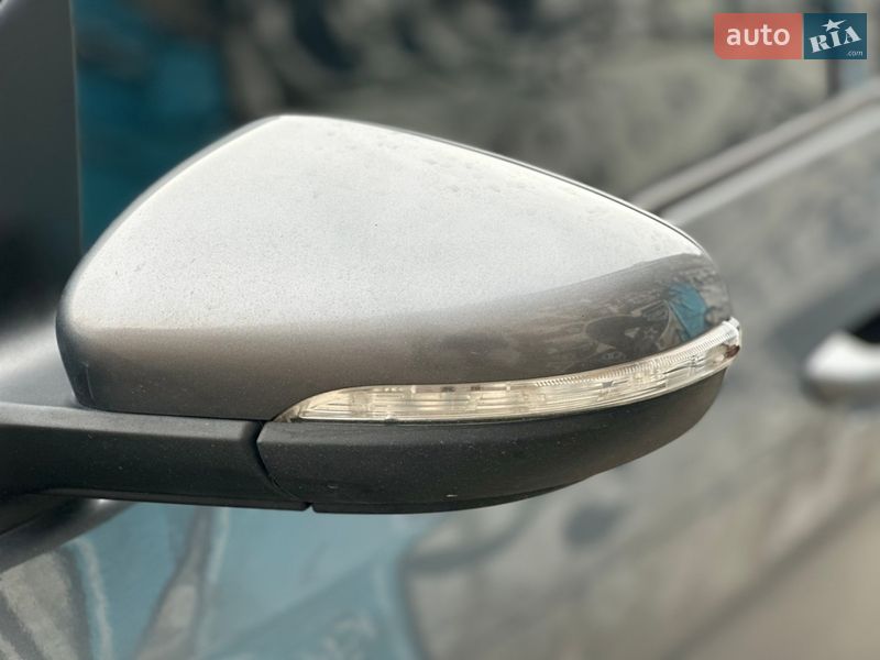 Хэтчбек Volkswagen Golf 2011 в Днепре