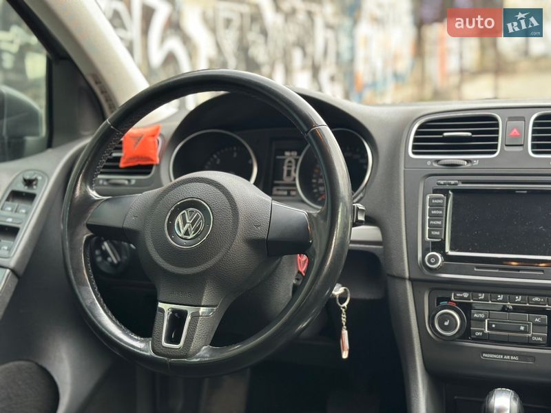 Хэтчбек Volkswagen Golf 2011 в Днепре