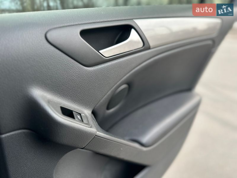 Хэтчбек Volkswagen Golf 2011 в Днепре