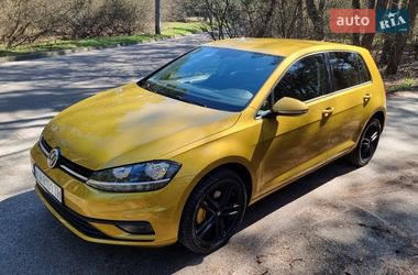 Хэтчбек Volkswagen Golf 2018 в Киеве