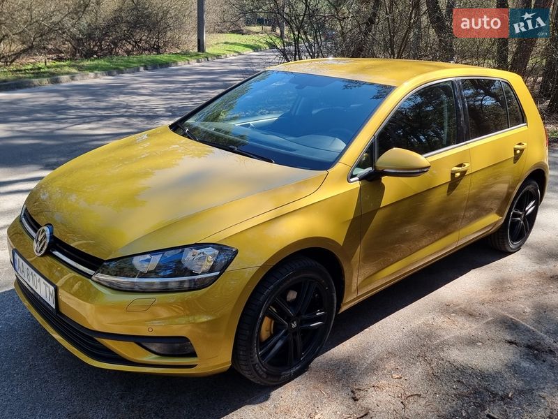 Хэтчбек Volkswagen Golf 2018 в Киеве