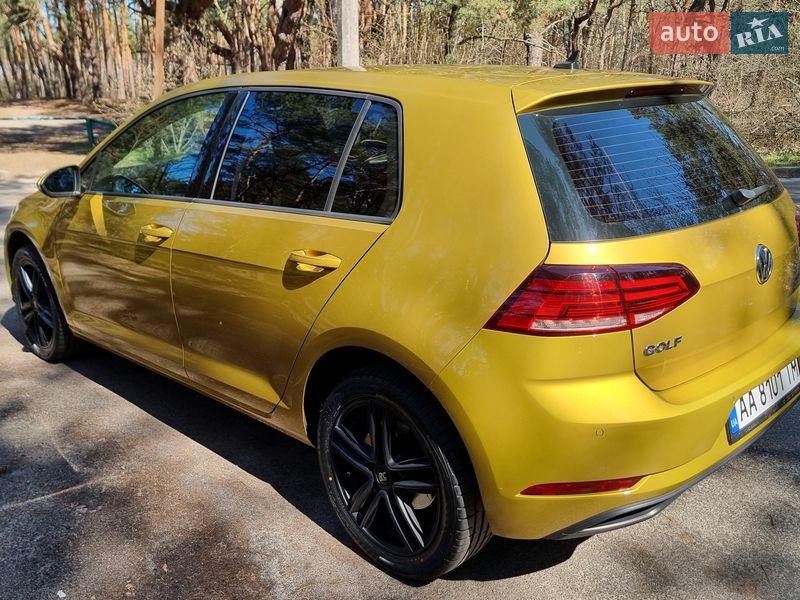Хэтчбек Volkswagen Golf 2018 в Киеве