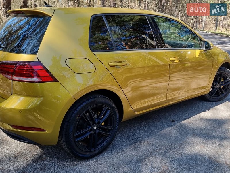 Хэтчбек Volkswagen Golf 2018 в Киеве