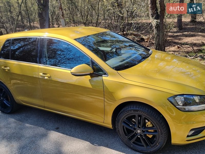 Хэтчбек Volkswagen Golf 2018 в Киеве
