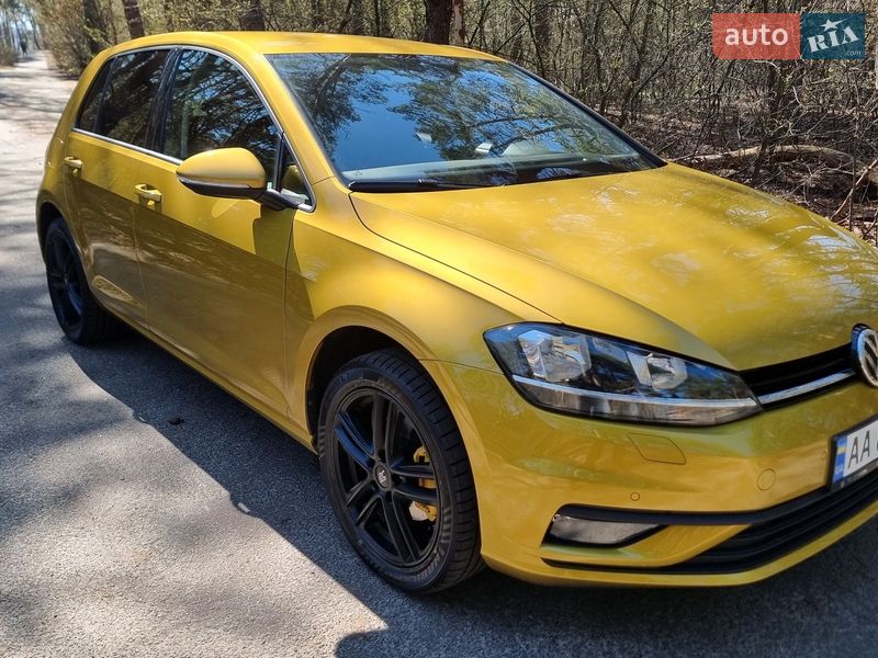 Хэтчбек Volkswagen Golf 2018 в Киеве
