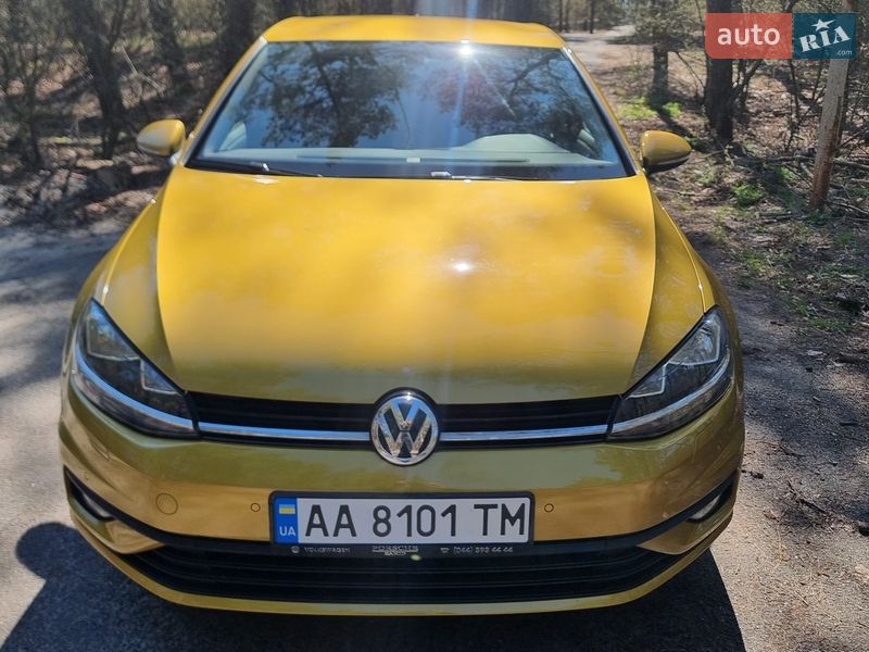 Хэтчбек Volkswagen Golf 2018 в Киеве