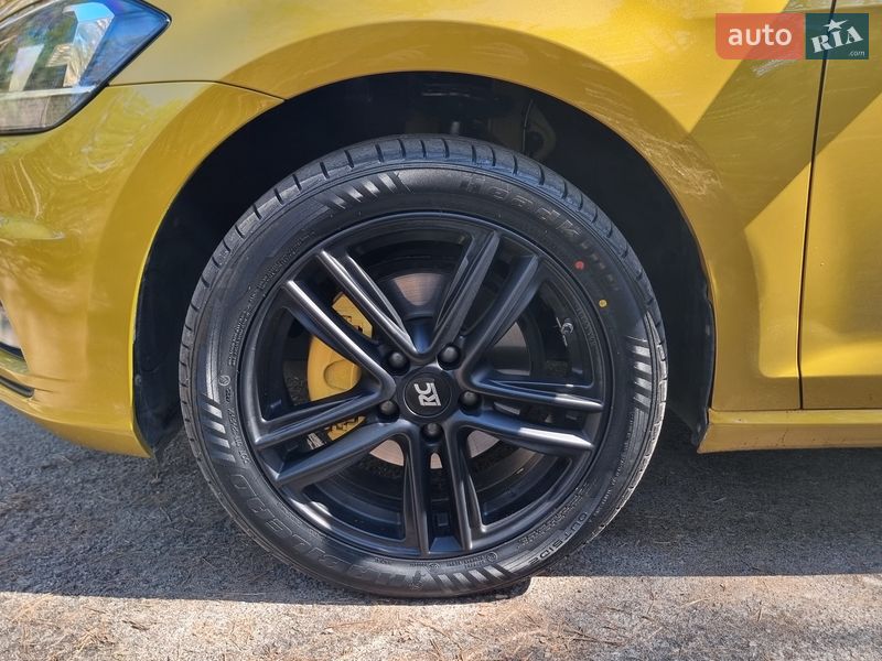 Хэтчбек Volkswagen Golf 2018 в Киеве