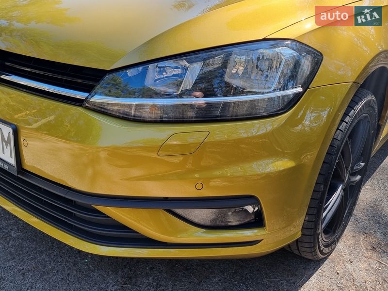 Хэтчбек Volkswagen Golf 2018 в Киеве