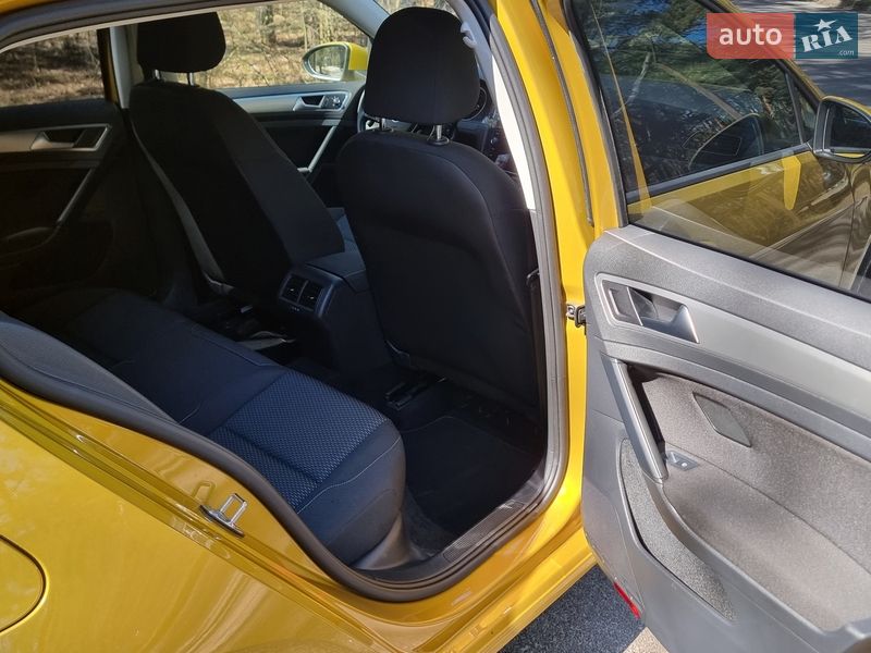 Хэтчбек Volkswagen Golf 2018 в Киеве