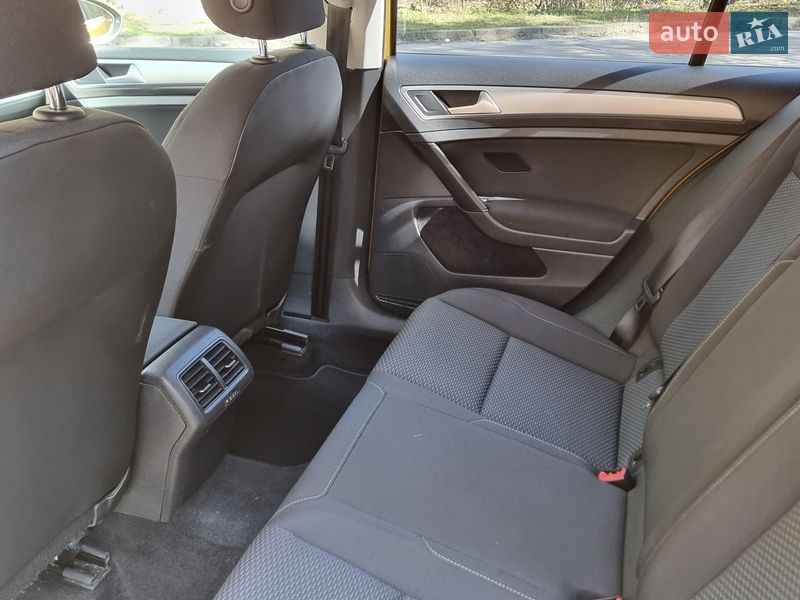 Хэтчбек Volkswagen Golf 2018 в Киеве