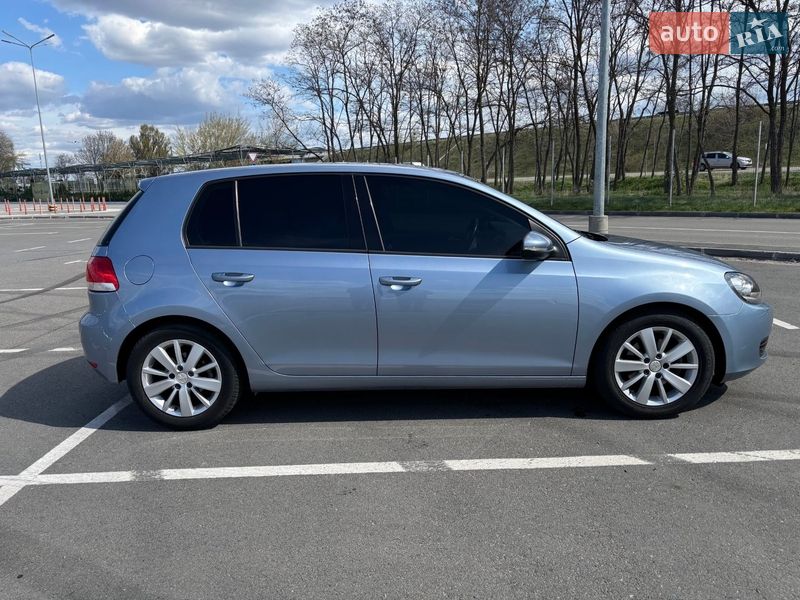Хэтчбек Volkswagen Golf 2011 в Днепре